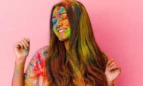 होली के रंग अब आपके बालों को नहीं कर सकेंगे डैमेज, ऐसे करें देखभाल