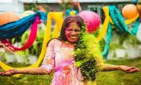 होली पर केमिकल वाले रंगों से बेजान न हो जाएं बाल, ऐसे रखें ख्याल