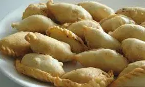 मीठी गुजिया के बिना होली अधूरी है, आप भी बनाएं ये टेस्टी होममेड गुजिया