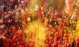 होली पर जाने की सोच रहे मथुरा-वृंदावन, तो इन जगहों पर जाना नहीं भूलें