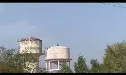 पानी की टंकी पर चढ़ा युवक, उतरने के बदले मांगा 5 किलो सोना