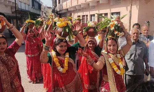 कलश यात्रा के साथ ही मूर्ति स्थापना व प्राण प्रतिष्ठा समारोह का आगाज