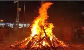 होलाष्टक पर होती है मांगलिक कार्यों पर रोक, क्या है इसकी वजह होलाष्टक पर होती है मांगलिक कार्यों पर रोक, क्या है इसकी वजह