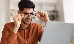 आंखों से दिखने लगा है धुंधला, रोजाना घर पर ही करें ये 5 एक्सरसाइज