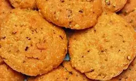 होली के मौके पर खस्ता मठरी की रेसिपी जरूर करें ट्राई, गेस्ट पूछेंगे कहां से खरीदा