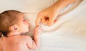 मां की इन गलतियों की वजह से शिशुओं को हो सकता है इंफेक्शन, जितनी जल्दी हो सुधारें