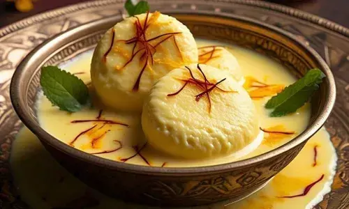 होली के मौके पर घोलें जिंदगी में मिठास के रंग, तैयार करें घर पर ये आसान मिठाइयां