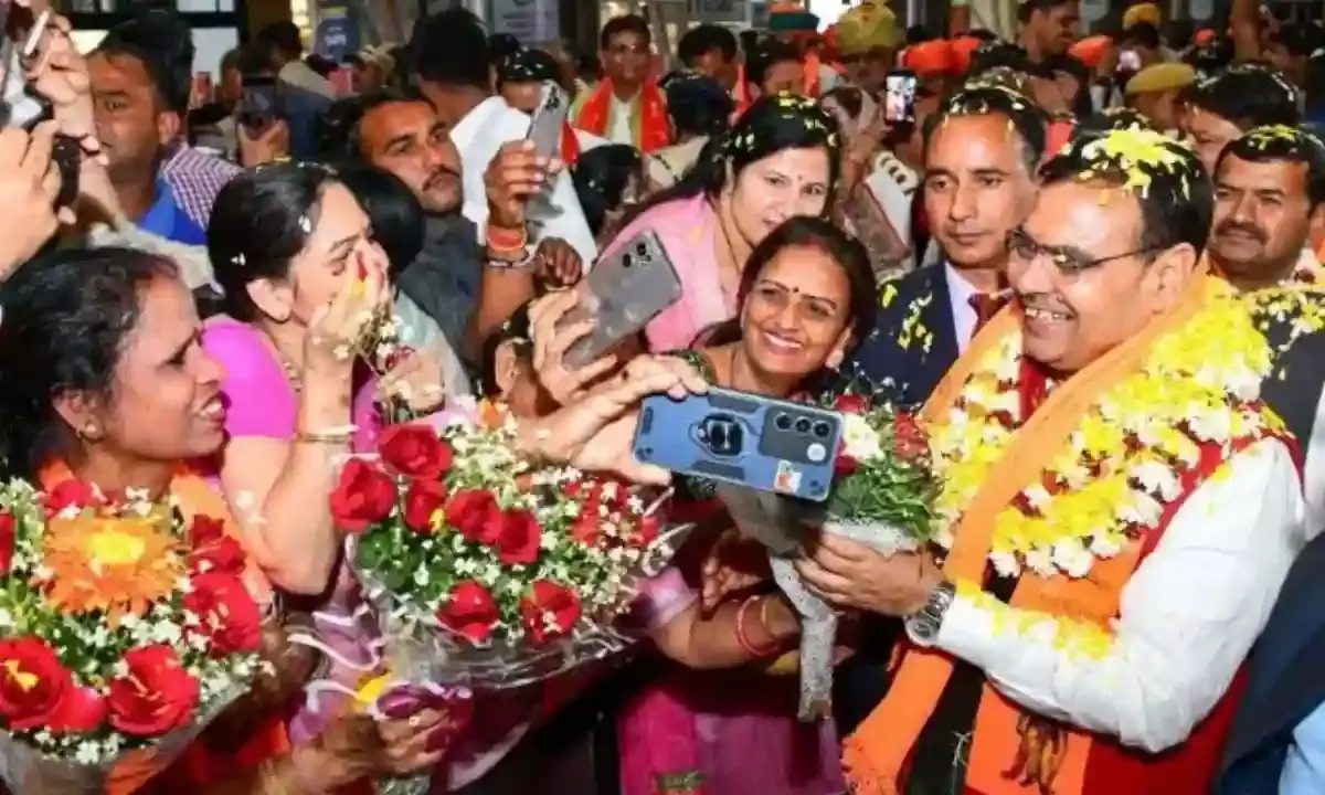 महिला दिवस पर भजनलाल सरकार ने दिया ये बड़ा तोहफा, लड़कियों और महिलाओं को FREE में मिलेगी ये 2 फैसिलिटी