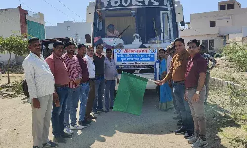 दो दिवसीय शैक्षणिक भ्रमण हेतु मुख्य ब्लॉक शिक्षा अधिकारी मीणा ने हरी झंडी दिखाकर किया रवाना