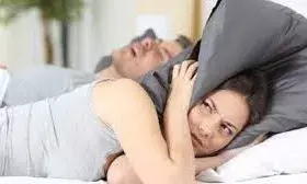 एक ही छत के नीचे रहकर भी कपल्स क्यों ले रहे स्लीप डिवोर्स? कारण जानकार चौंक जाएंगे आप