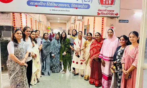 ज़िला चिकित्सालय में किए फल और बिस्किट्स वितरित