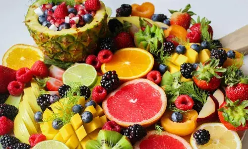 संतरा-नींबू जैसे खट्टे फलों के साथ भूलकर भी नहीं खानी चाहिए ये चीजें, हो जाती है एसिडिटी