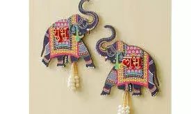 घर के बाहर हल्दी कुमकुम सिन्दूर से शुभ लाभ लिखने से क्या होता है