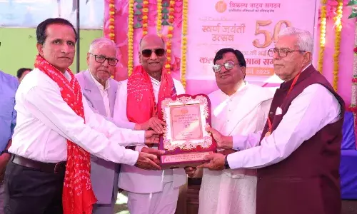 गांधी और एसएन पुरोहित को मिला ‘’कलम के यौद्धा’’सम्मान