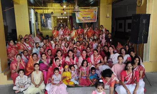 दाधीच महिला प्रकोष्ठ ने खेली चारभुजा संग फूलों की होली
