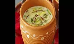 होली पर बनाएं स्पेशल ठंडाई वाली रसमलाई, मेहमान भी करेंगे तारीफ