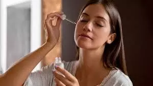 फेंके नहीं यह फल, घर पर बनाए ग्लोइंग स्किन के लिए प्राकृतिक सीरम फेंके नहीं यह फल, घर पर बनाए ग्लोइंग स्किन के लिए प्राकृतिक सीरम