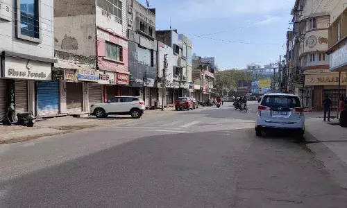  भीलवाड़ा  बंद  एक नजर  ... हिंदू महिलाओं पर अत्याचार  विरोध में भीलवाड़ा पूरी तरह बंद, पुलिस अलर्ट, श्री गेस्ट हाउस से आक्रोश रैली सूचना केंद्र  पहुंची