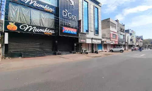  भीलवाड़ा  बंद  एक नजर  ... हिंदू महिलाओं पर अत्याचार  विरोध में भीलवाड़ा पूरी तरह बंद, पुलिस अलर्ट, श्री गेस्ट हाउस से आक्रोश रैली सूचना केंद्र  पहुंची