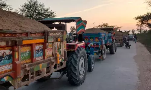 अवैध बजरी पर बड़ी कार्रवाई- सात बजरी भरे ट्रैक्टर खटवा़ड़ा से व दो मांडलगढ़ से पकड़े