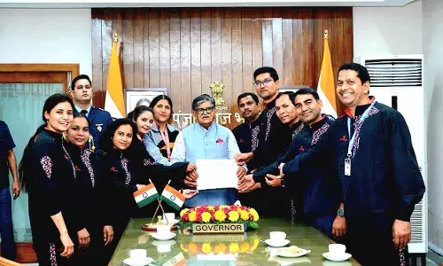 पंजाब के राज्यपाल गुलाबचंद कटारिया ने किया स्वर्ण पदक विजेता राजस्थान योगा टीम का स्वागत पंजाब के राज्यपाल गुलाबचंद कटारिया ने किया स्वर्ण पदक विजेता राजस्थान योगा टीम का स्वागत