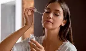 फेंके नहीं यह फल, घर पर बनाए ग्लोइंग स्किन के लिए प्राकृतिक सीरम फेंके नहीं यह फल, घर पर बनाए ग्लोइंग स्किन के लिए प्राकृतिक सीरम