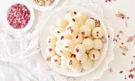 लड्डू इतने स्वादिष्ट कि एक बार चखकर दोबारा मांगेंगे मेहमान लड्डू इतने स्वादिष्ट कि एक बार चखकर दोबारा मांगेंगे मेहमान