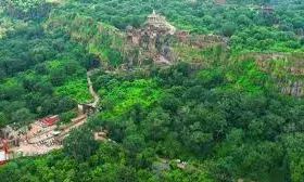 अप्रैल के महीने में एक्स्प्लोर करने के लिए बेस्ट हैं ये ऑफबीट स्पॉट्स