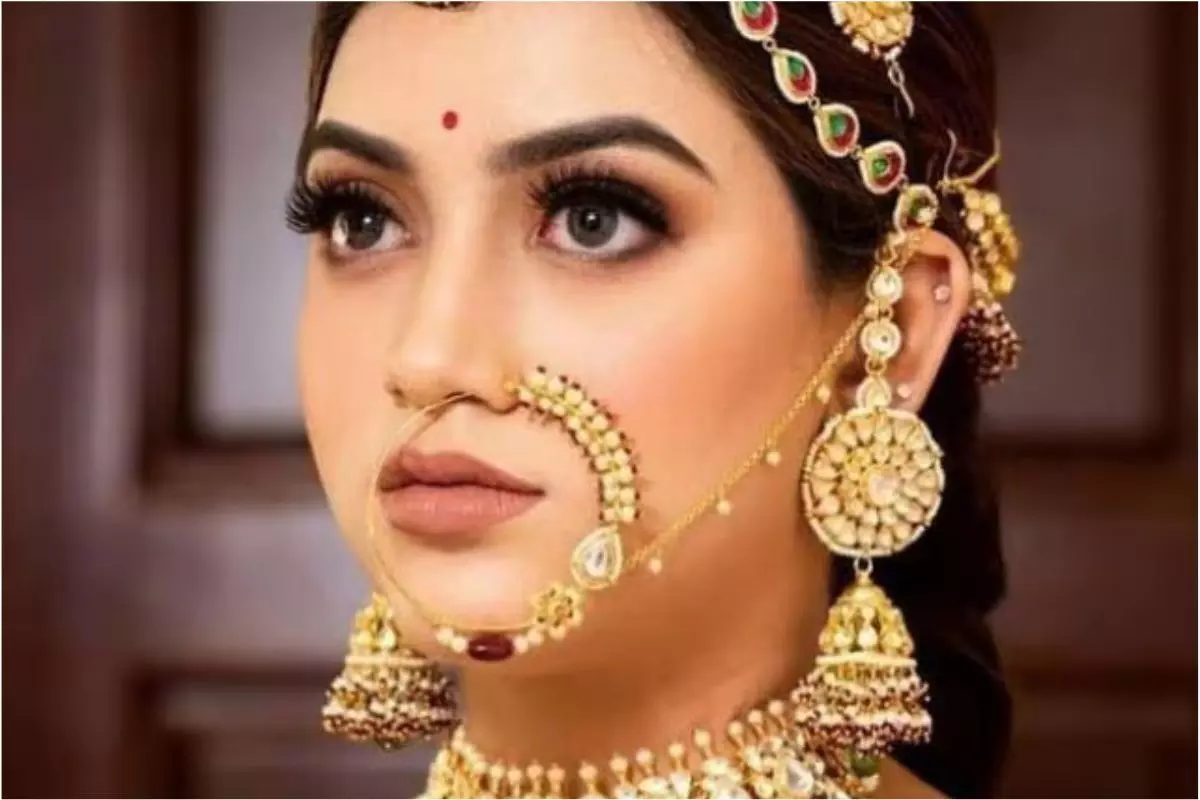 होली पर पहनें लेटेस्ट डिजाइन के सोने के झुमके,जो आपको देंगे सेलिब्रिटी लुक