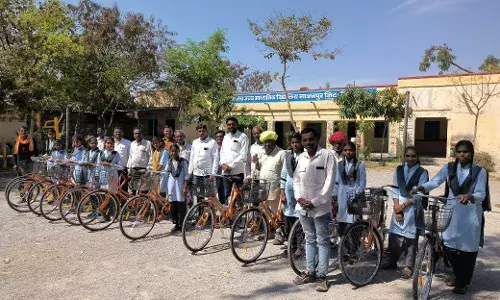निःशुल्क साइकिल वितरण योजना से बालिका शिक्षा को मिल रहा प्रोत्साहन निःशुल्क साइकिल वितरण योजना से बालिका शिक्षा को मिल रहा प्रोत्साहन