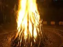 होलिका दहन पर भाषण ऐसे दें तो तालियों से मिलेगा सम्मान होलिका दहन पर भाषण ऐसे दें तो तालियों से मिलेगा सम्मान