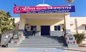 महिला  टीचर छात्र को नशीली दवा पिलाकर करती थी गंदे काम. छत पर छिपाया .पुलिस  ने पकड़ा