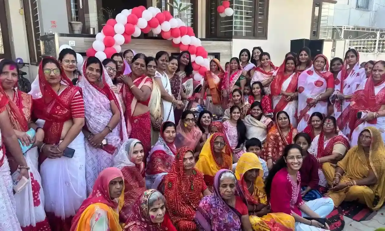 झिणी उड़े रे गुलाल होली खेले सांवरियो, होली खेले सांवरियो होली खेले सांवरियो झिणी - झिणी उड़े रे गुलाल होली खेले सांवरियो