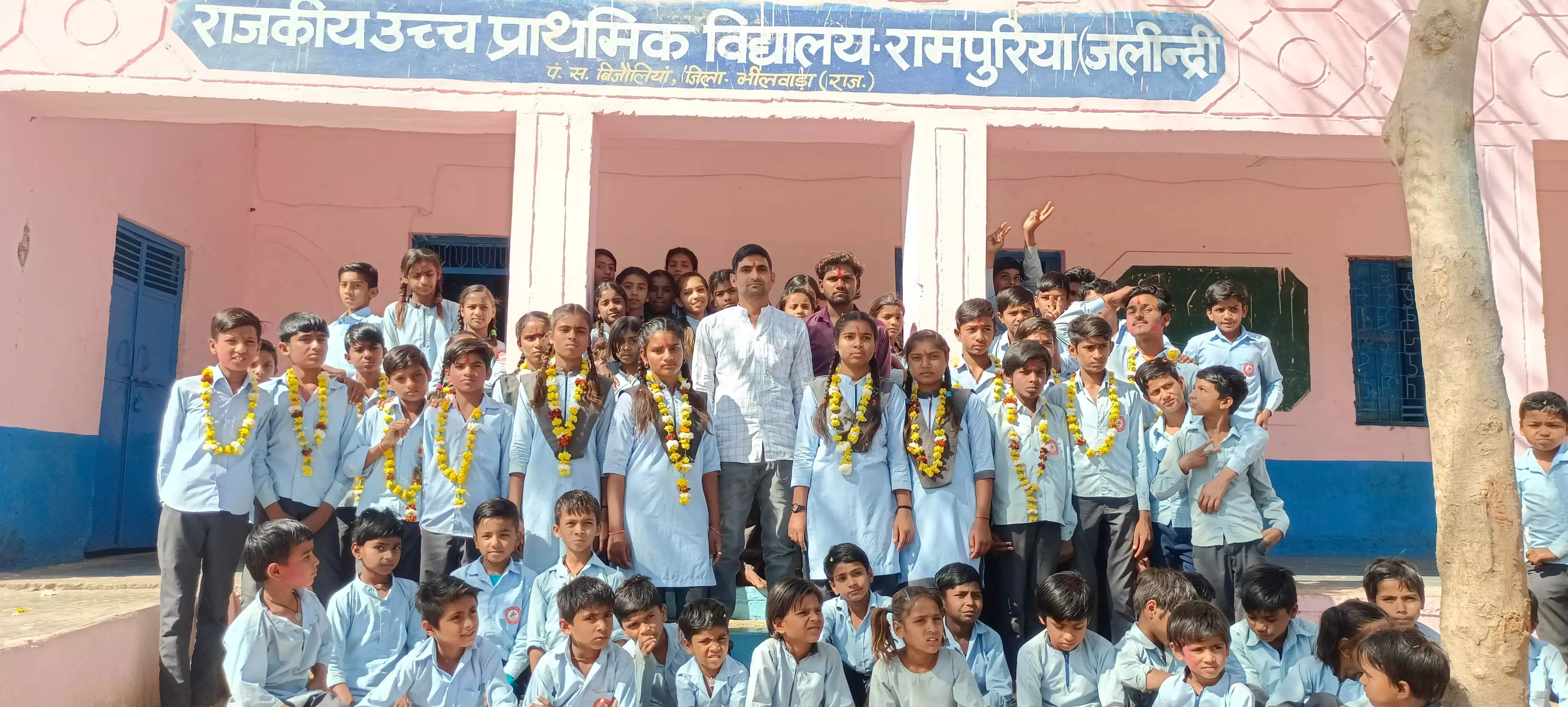रामपुरिया में विद्यार्थियों का विदाई समारोह आयोजित