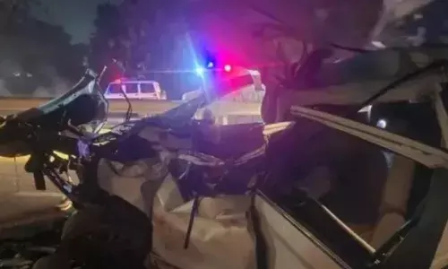 पोलो कार के कुचलने से एक पुलिस कर्मी एक होंमगार्ड  सहित 3 की  मौत