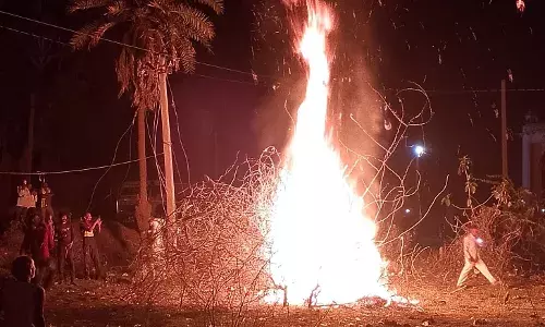 पीपलूंद मे परंपरागत विधि विधान के साथ हुआ होली का दहन, उमडी सैकड़ों ग्रामीणों की भीड़