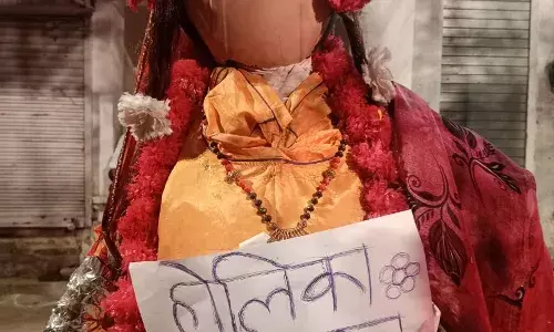 बनेड़ा में शुभ मुहूर्त में विधि विधान के साथ हुआ होलिका दहन,