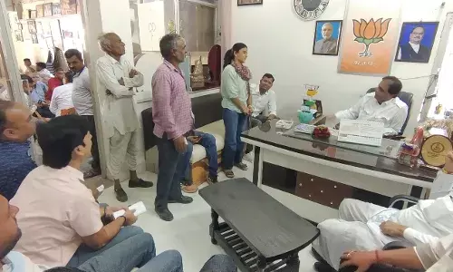 विधायक कृपलानी ने की जनसुनवाई, अधिकारियों को दिए निर्देश विधायक कृपलानी ने की जनसुनवाई, अधिकारियों को दिए निर्देश