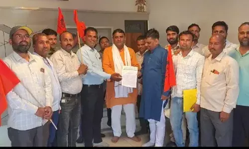 बिजली विभाग में हो रहे लगातार निजीकरण का किया विरोध बिजली विभाग में हो रहे लगातार निजीकरण का किया विरोध