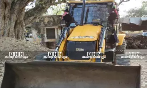 अवैध बजरी खनन करने पर दस ट्राली ट्रैक्टर एवं एक जेसीबी मशीन जब्त