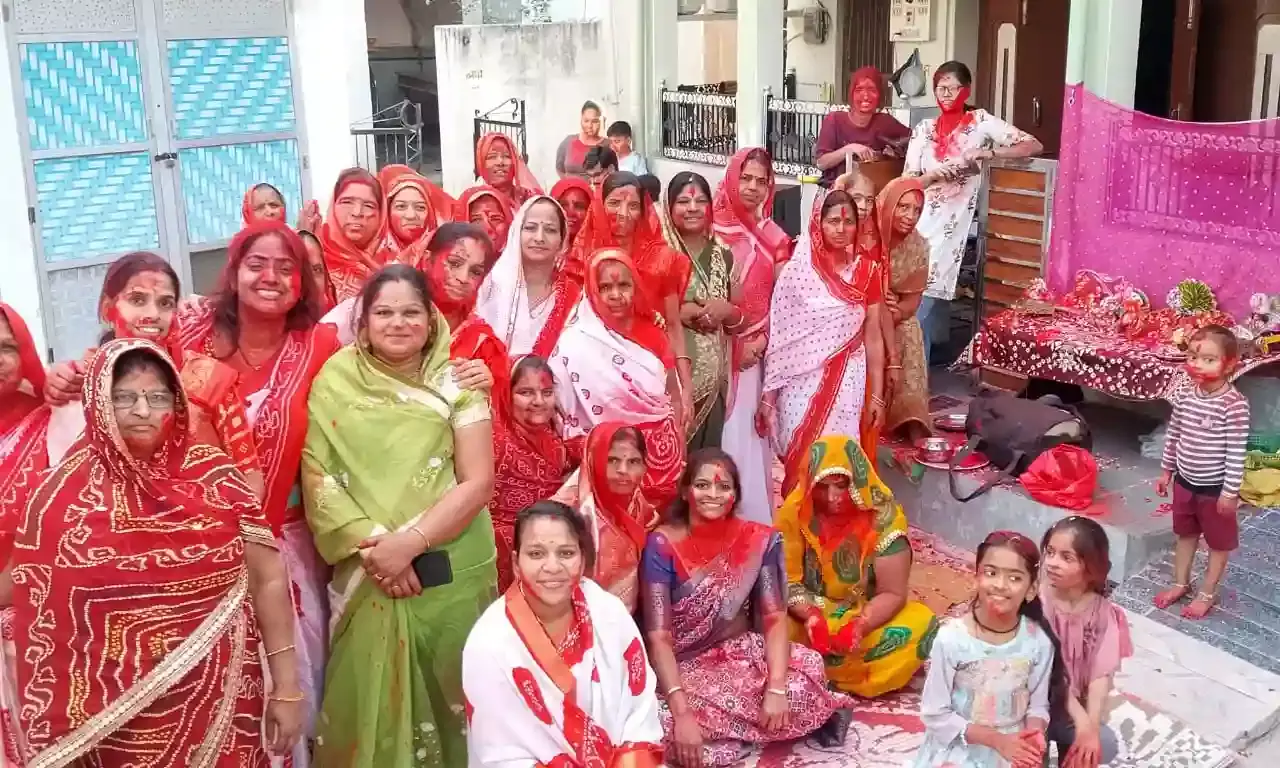 महिलाओं ने लड्डू गोपाल संग मनाया फाग महोत्सव महिलाओं ने लड्डू गोपाल संग मनाया फाग महोत्सव