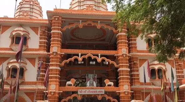 कोने-कोन से श्रद्धालु यहां आते हैं. मन्नत मांगने कोने-कोन से श्रद्धालु यहां आते हैं. मन्नत मांगने