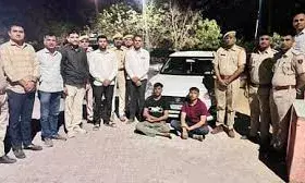 नाकाबंदी तोड़कर भाग रहे दो तस्करों को पुलिस ने पकड़ा, 260 किलो अवैध डोडा-पोस्त और पिस्टल बरामद