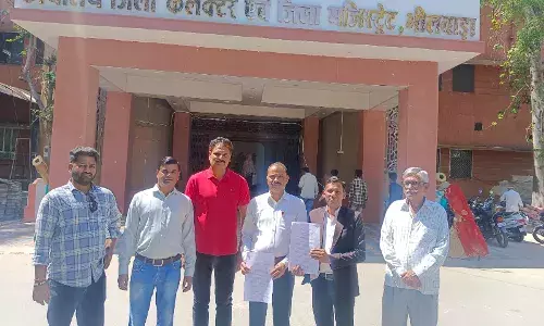 मेवाड़ मिल से प्रस्तावित 100 फिट रोड बनाने हेतु कलेक्टर को दिया ज्ञापन