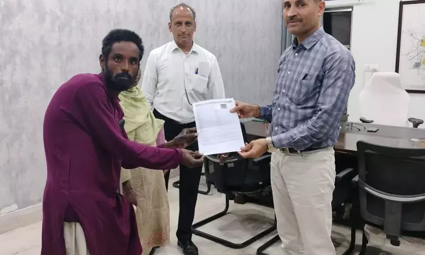 मोहर मंगरी निवासी रजाक पठान की निशक्तजन पेंशन हाथों-हाथ स्वीकृत