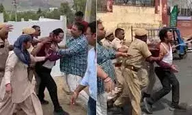 बिना नोटिस मकान तोड़ने और डॉक्टर से बदतमीजी के आरोप में घिरा अजमेर प्रशासन