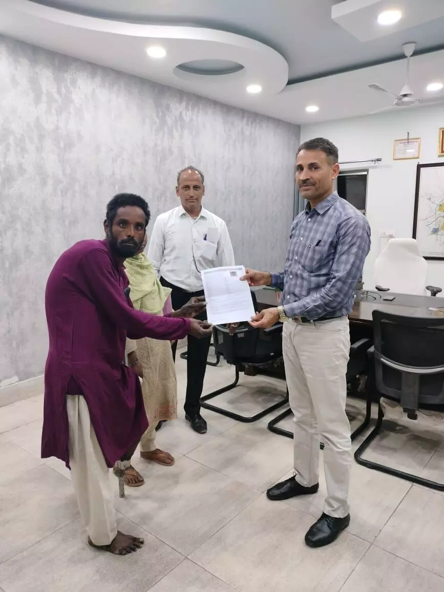 मोहर मंगरी निवासी रजाक पठान की निशक्तजन पेंशन हाथों-हाथ स्वीकृत मोहर मंगरी निवासी रजाक पठान की निशक्तजन पेंशन हाथों-हाथ स्वीकृत