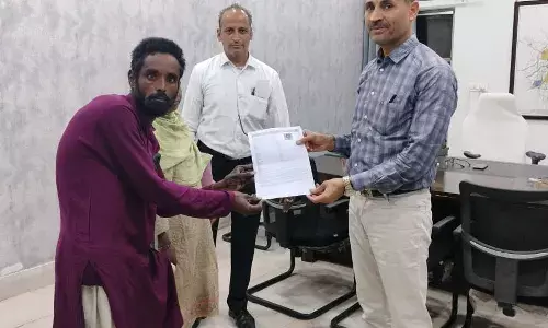 मोहर मंगरी निवासी रजाक पठान की निशक्तजन पेंशन हाथों-हाथ स्वीकृत