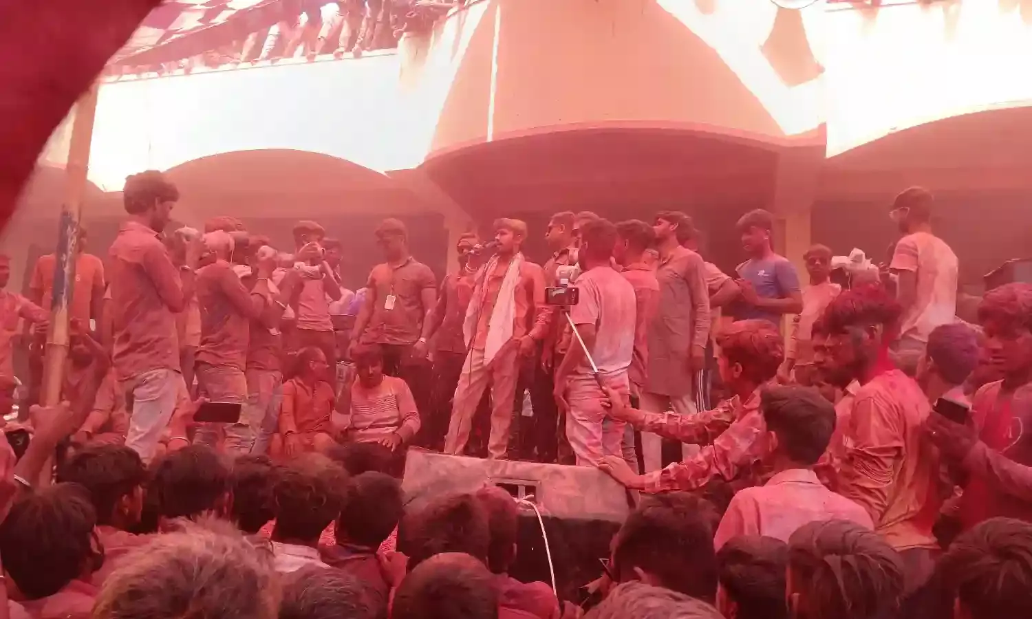 कोटड़ी श्याम संग भक्तों ने खेली गुलाल व फूलों की होली, माखन मिश्री का लगाया भोग