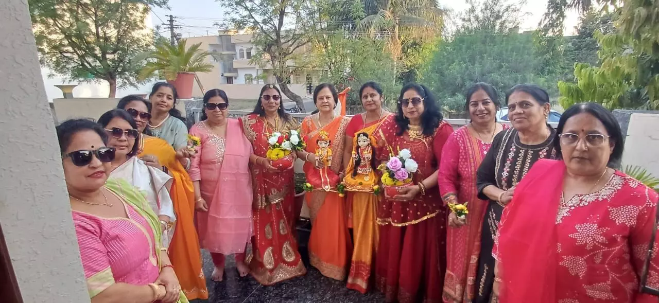 पद्मिनी क्लब ने मनाया गणगौर उत्सव पद्मिनी क्लब ने मनाया गणगौर उत्सव